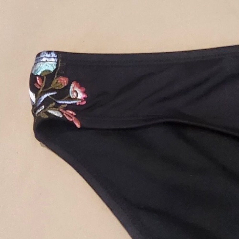NWT Embroidered Bikini Bottoms